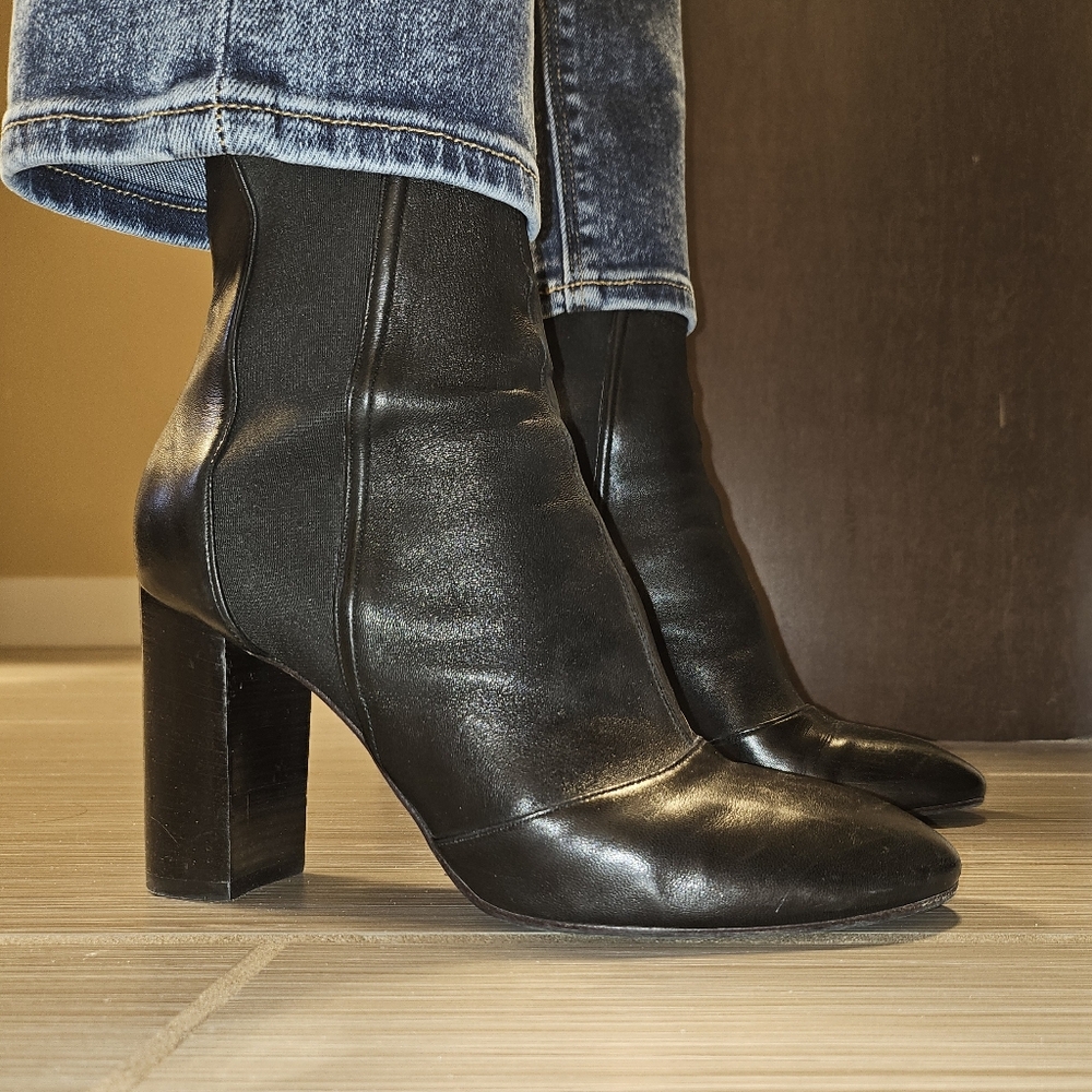 Aquatalia Italy Made Women's Black Leather Ankle Boots Size 8